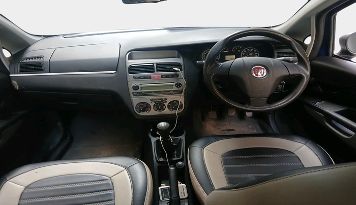 2014 Fiat Punto EVO ACTIVE 1.3 MULTIJET, Diesel, Manual, 1,03,627 km, interior