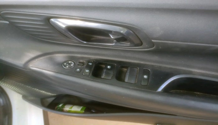 2021 Hyundai NEW I20 SPORTZ 1.2 AT, Petrol, Automatic, 1,22,823 km, interior