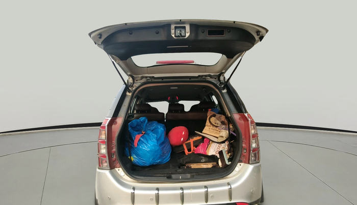 2015 Mahindra XUV500 W6, Diesel, Manual, 60,894 km, exterior