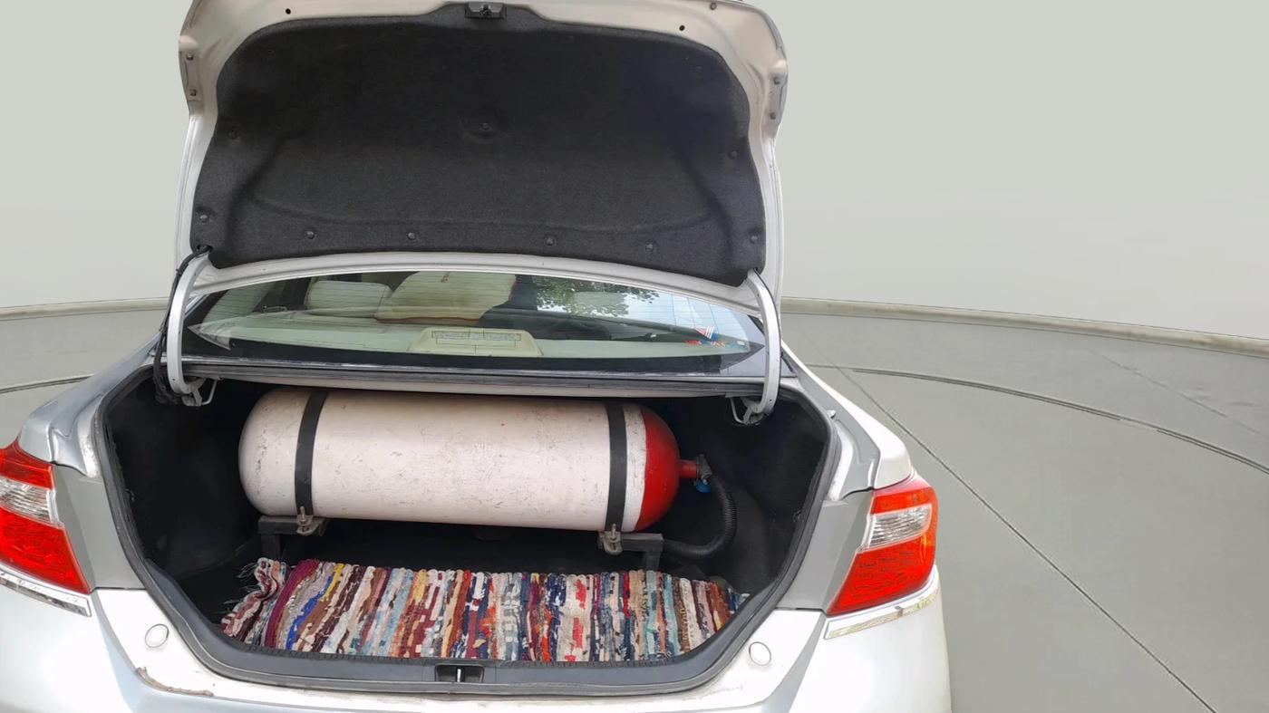 2012 Toyota Camry 2.5L AT, Petrol, Automatic, 2,08,943 km, exterior