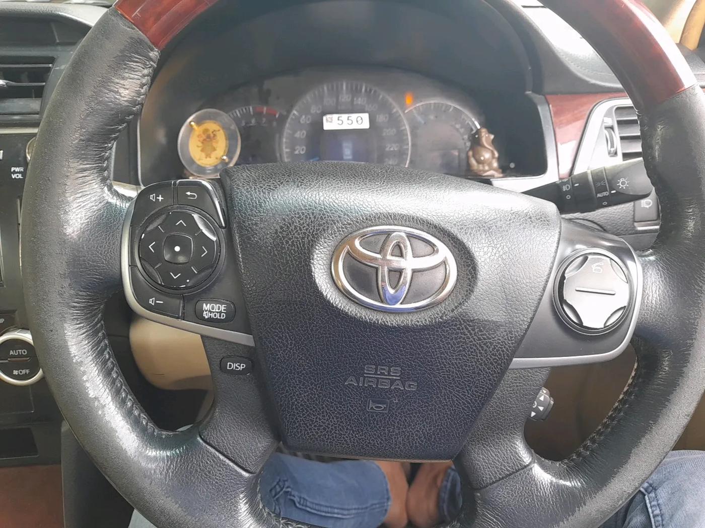 2012 Toyota Camry 2.5L AT, Petrol, Automatic, 2,08,943 km, interior