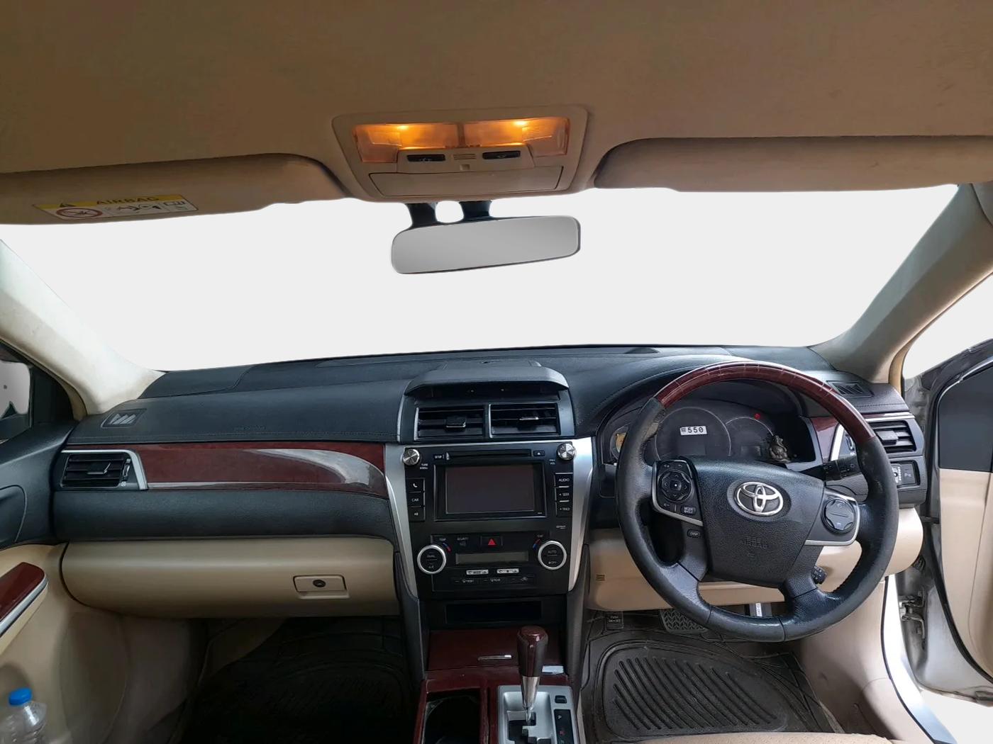 2012 Toyota Camry 2.5L AT, Petrol, Automatic, 2,08,943 km, interior