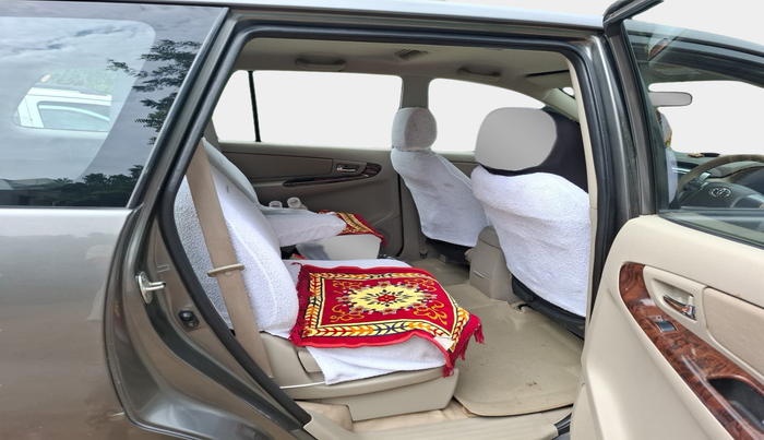 2014 Toyota Innova 2.5 VX 7 STR, Diesel, Manual, 1,31,373 km, interior