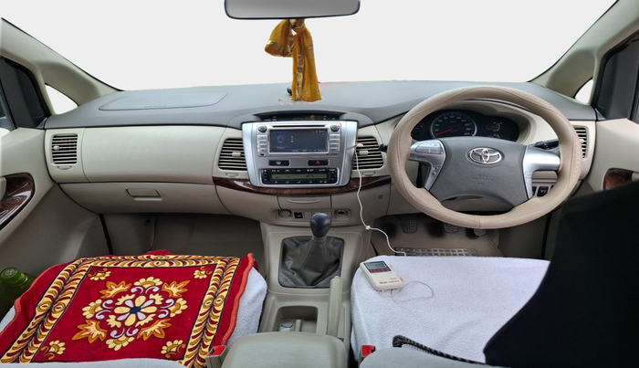 2014 Toyota Innova 2.5 VX 7 STR, Diesel, Manual, 1,31,373 km, interior