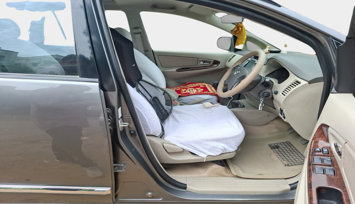 2014 Toyota Innova 2.5 VX 7 STR, Diesel, Manual, 1,31,373 km, interior