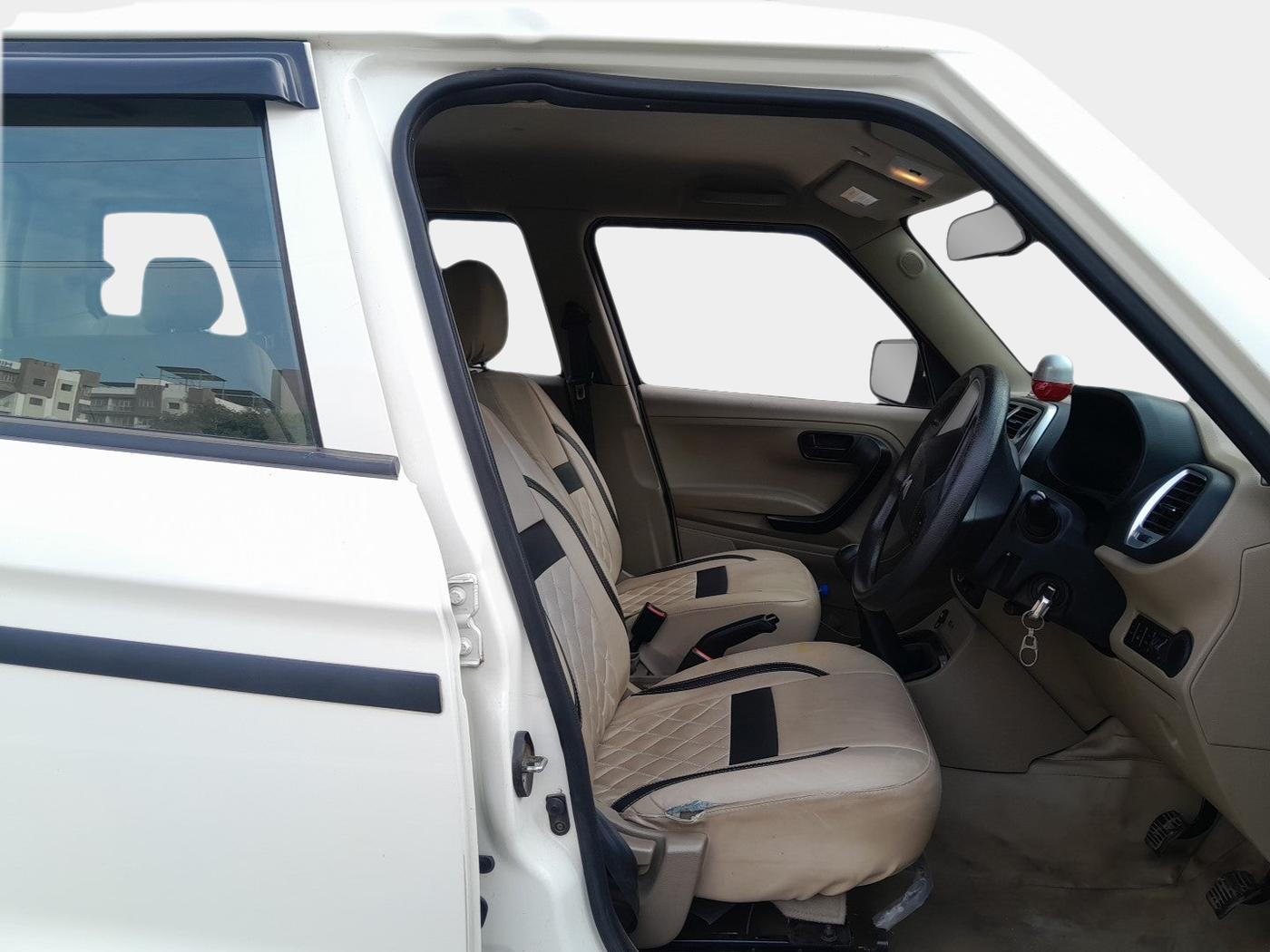 2023 Mahindra BOLERO NEO N 8, Diesel, Manual, 76,046 km, interior