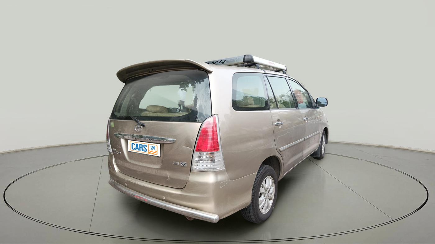 2010 Toyota Innova V 2.5 8 STR, Diesel, Manual, 2,05,268 km, exterior