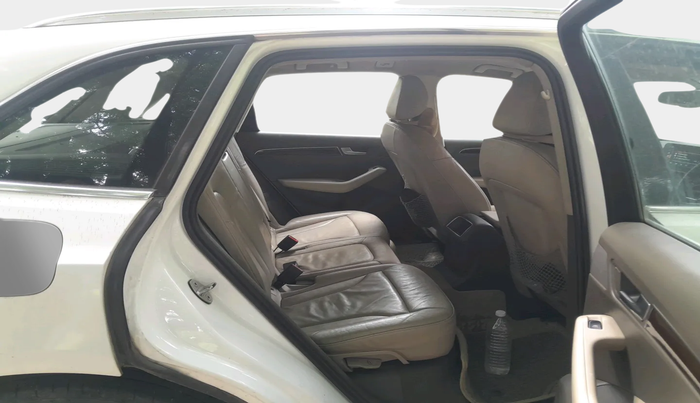 2011 Audi Q5 2.0 TDI QUATTRO, Diesel, Automatic, 1,28,326 km, interior