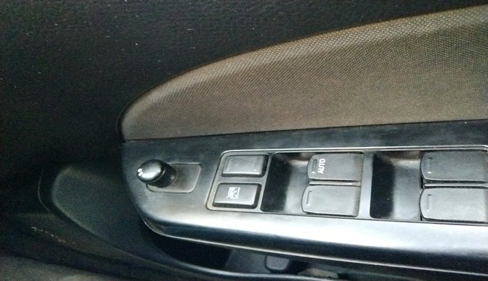 2013 Maruti Swift VXI, Petrol, Manual, 1,09,724 km, interior