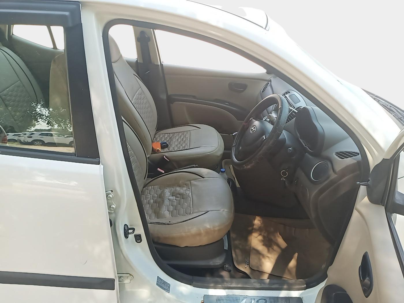 2011 Hyundai i10 ERA 1.1, Petrol, Manual, 1,07,800 km, interior