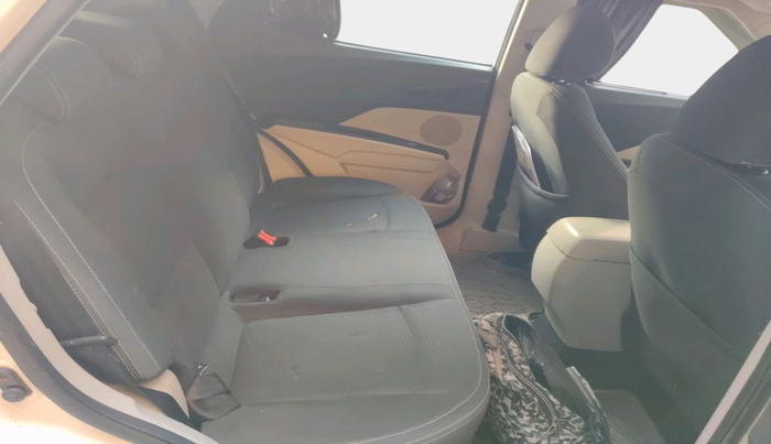 2020 Mahindra XUV300 W6 1.5 Diesel, Diesel, Manual, 37,065 km, interior