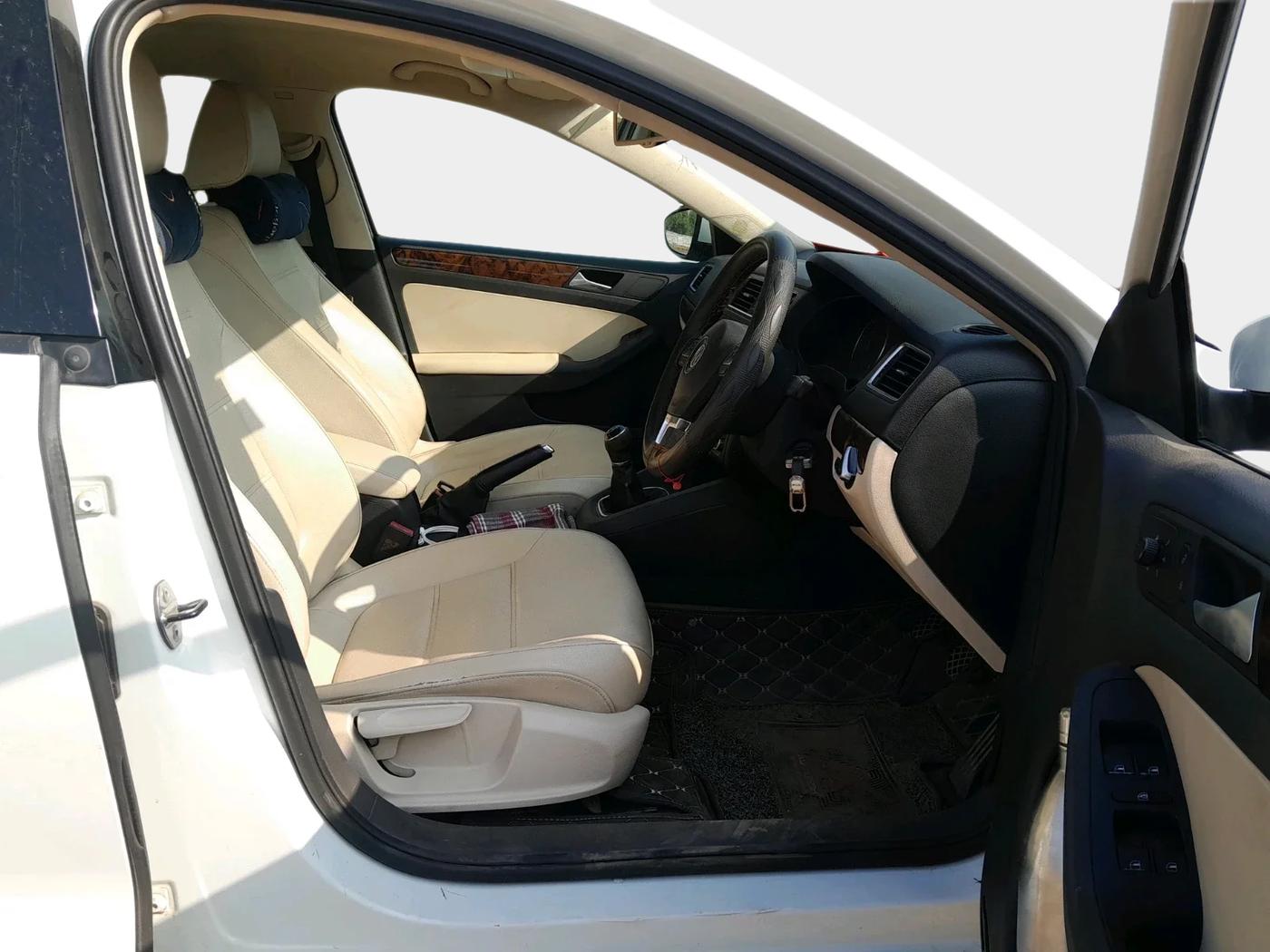 2014 Volkswagen Jetta COMFORTLINE TDI, Diesel, Manual, 1,00,538 km, interior