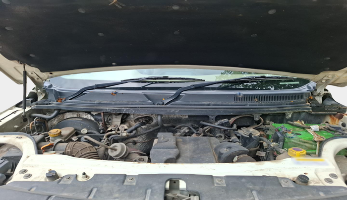 2016 Mahindra TUV300 T8, Diesel, Manual, 1,19,299 km, exterior