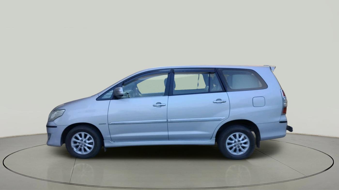 2013 Toyota Innova 2.5 VX 7 STR, Diesel, Manual, 57,126 km, exterior
