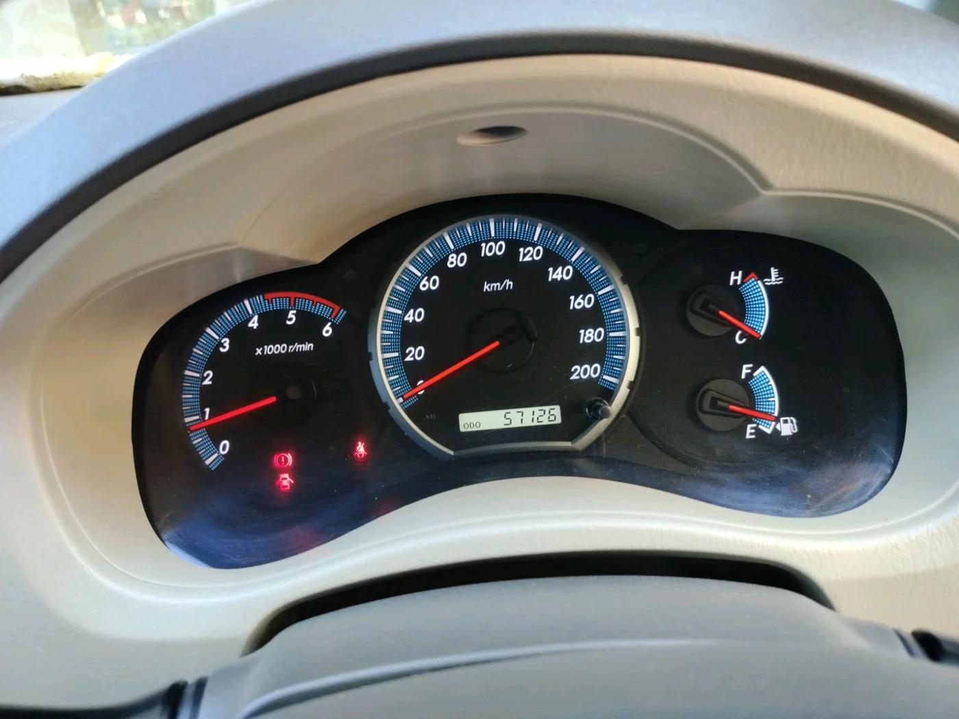 2013 Toyota Innova 2.5 VX 7 STR, Diesel, Manual, 57,126 km, interior