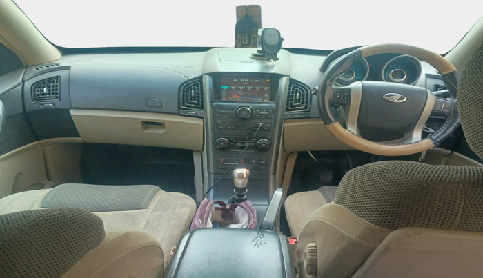 2017 Mahindra XUV500 W6, Diesel, Manual, 1,20,092 km, interior