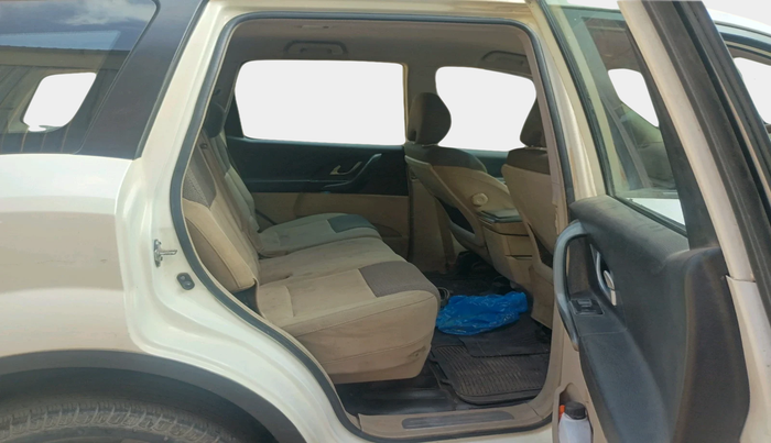 2017 Mahindra XUV500 W6, Diesel, Manual, 1,20,092 km, interior