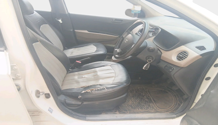 2017 Hyundai Xcent BASE ABS 1.1, Diesel, Manual, 1,62,034 km, interior