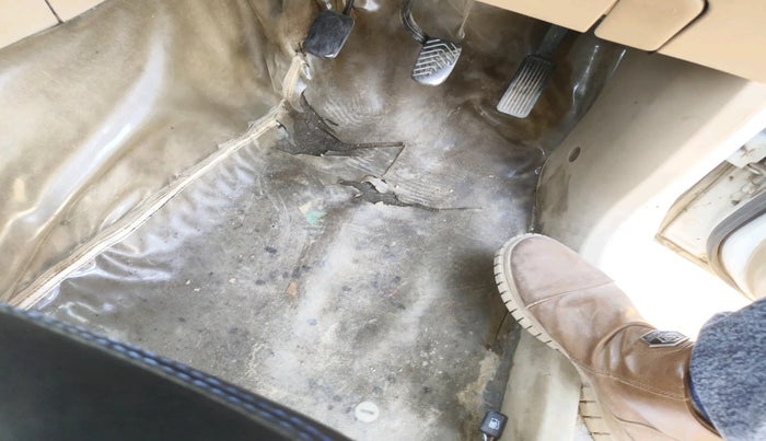 2014 Chevrolet Enjoy 1.3 LS 8 STR, Diesel, Manual, 1,38,063 km, interior