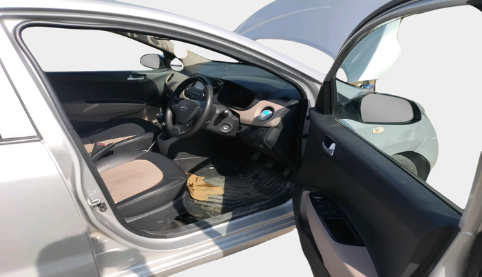 2017 Hyundai Grand i10 SPORTZ (O) 1.2 KAPPA VTVT, Petrol, Manual, 1,06,268 km, interior