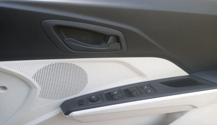 2024 Mahindra XUV 3XO MX3 Pro 1.2 L TCMPFI AT, Petrol, Automatic, 16,575 km, interior