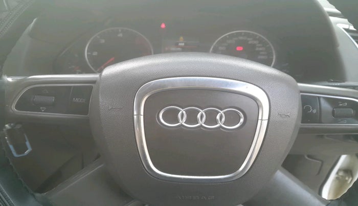 2011 Audi Q5 2.0 TDI QUATTRO, Diesel, Automatic, 1,30,293 km, interior