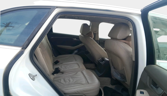 2011 Audi Q5 2.0 TDI QUATTRO, Diesel, Automatic, 1,30,293 km, interior