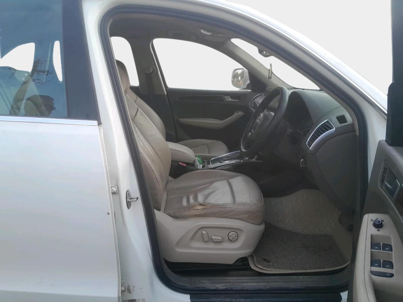 2011 Audi Q5 2.0 TDI QUATTRO, Diesel, Automatic, 6,50,001 km, interior