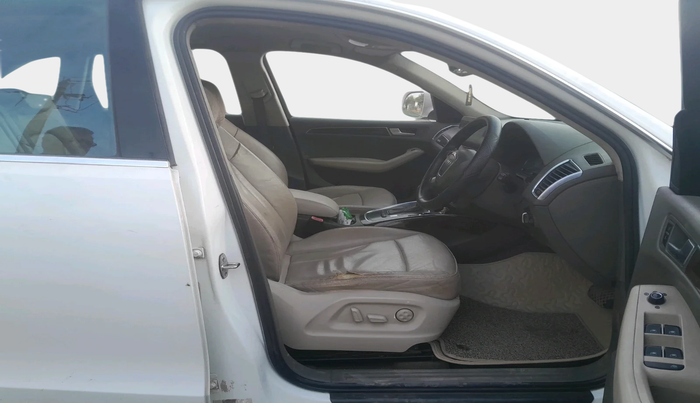 2011 Audi Q5 2.0 TDI QUATTRO, Diesel, Automatic, 1,30,293 km, interior