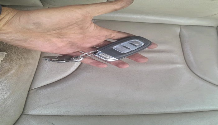 2011 Audi Q5 2.0 TDI QUATTRO, Diesel, Automatic, 1,30,293 km, interior