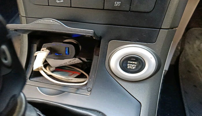 2016 Mahindra XUV500 W10, Diesel, Manual, 1,36,581 km, interior