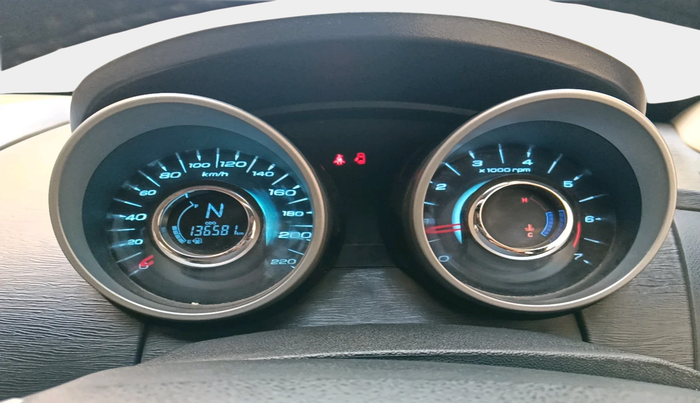 2016 Mahindra XUV500 W10, Diesel, Manual, 1,36,581 km, interior