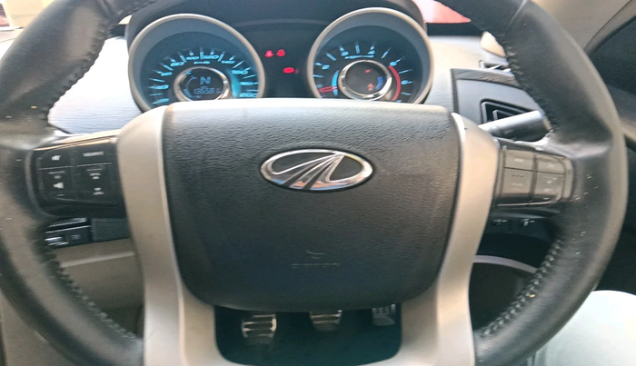 2016 Mahindra XUV500 W10, Diesel, Manual, 1,36,581 km, interior