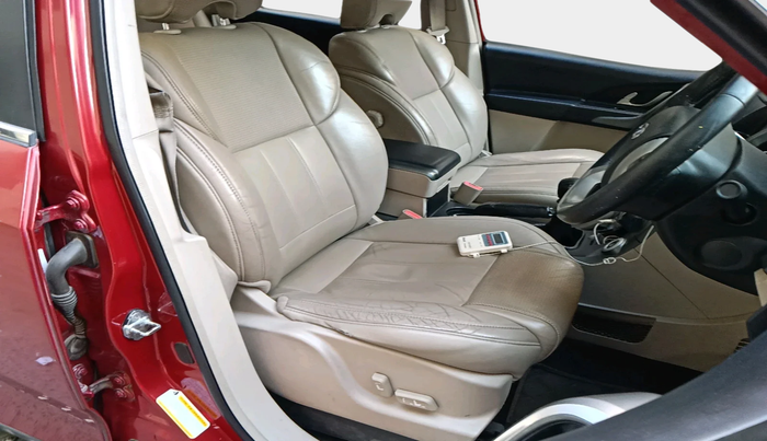2016 Mahindra XUV500 W10, Diesel, Manual, 1,36,581 km, interior
