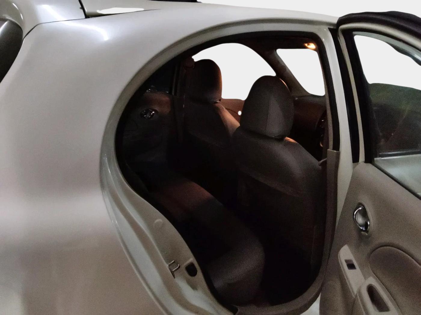 2015 Renault Pulse RXL DIESEL, Diesel, Manual, 2,45,435 km, interior