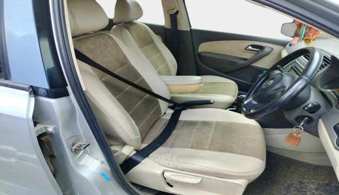 2011 Volkswagen Vento COMFORTLINE 1.6, Petrol, Manual, 1,17,413 km, interior