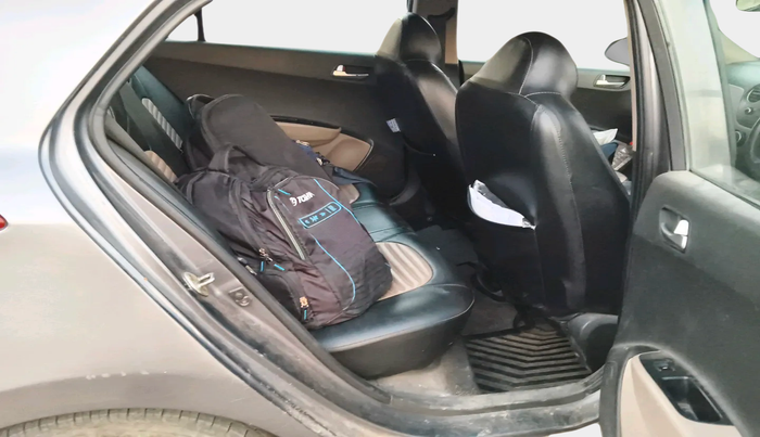 2016 Hyundai Grand i10 SPORTZ 1.2 KAPPA VTVT, Petrol, Manual, 2,51,081 km, interior