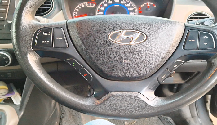 2016 Hyundai Grand i10 SPORTZ 1.2 KAPPA VTVT, Petrol, Manual, 2,51,081 km, interior