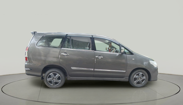 2014 Toyota Innova 2.5 GX 8 STR, Diesel, Manual, 1,27,268 km, exterior