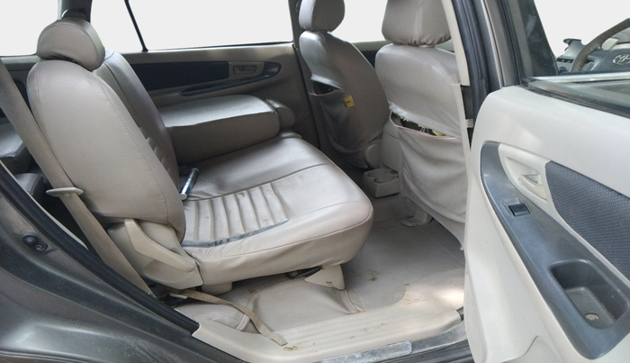 2014 Toyota Innova 2.5 GX 8 STR, Diesel, Manual, 1,27,268 km, interior