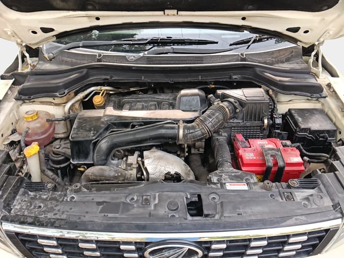 2019 Mahindra XUV300 W8 (O) 1.5 DIESEL AMT, Diesel, Automatic, 73,806 km, exterior