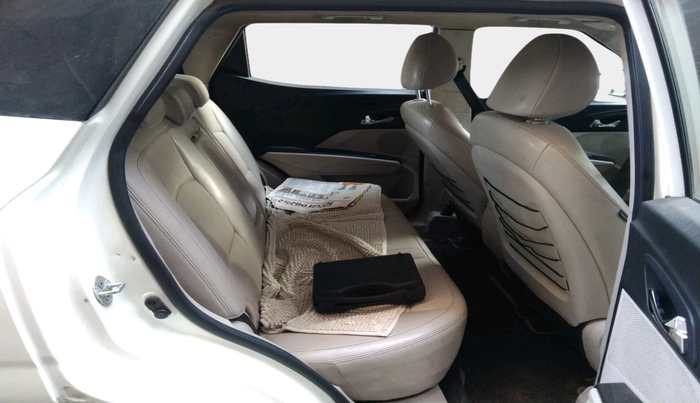 2019 Mahindra XUV300 W8 (O) 1.5 DIESEL, Diesel, Manual, 1,29,357 km, interior
