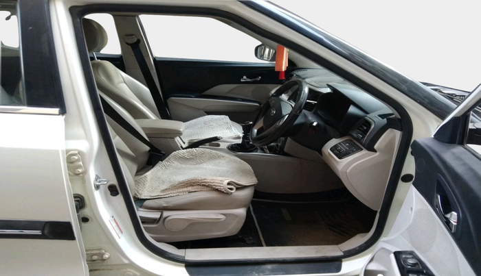 2019 Mahindra XUV300 W8 (O) 1.5 DIESEL, Diesel, Manual, 1,29,357 km, interior