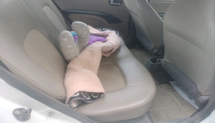 2011 Hyundai i10 MAGNA 1.1, Petrol, Manual, 1,12,603 km, interior