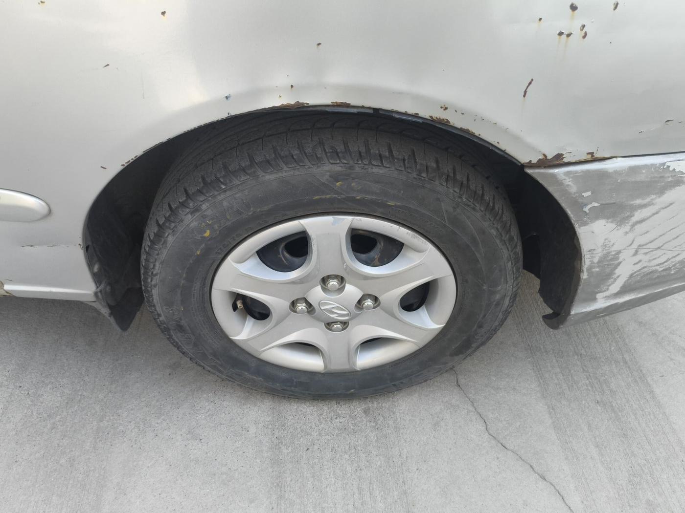 2011 Hyundai Accent GLE, Petrol, Manual, 1,03,834 km, tyre