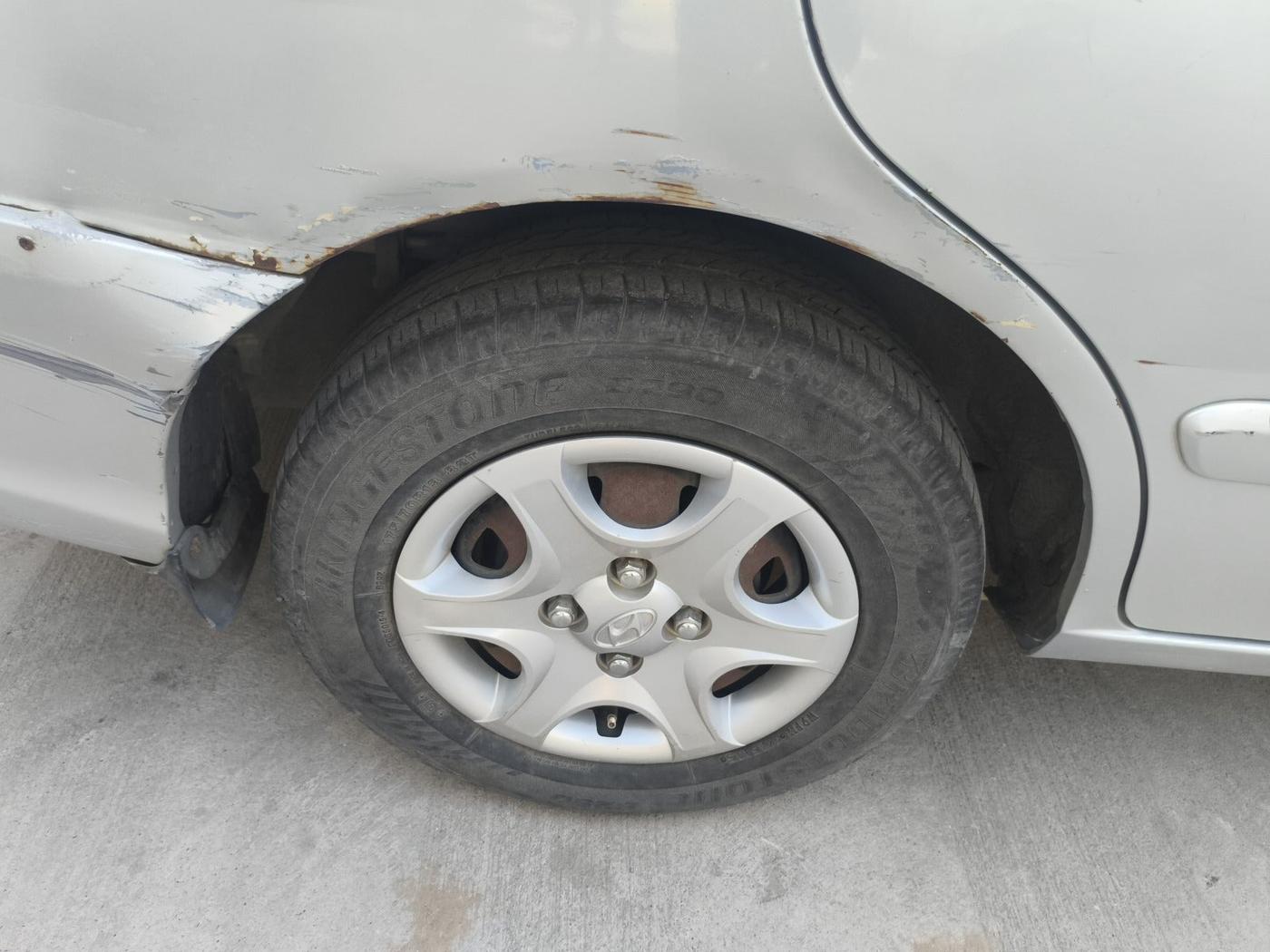 2011 Hyundai Accent GLE, Petrol, Manual, 1,03,834 km, tyre