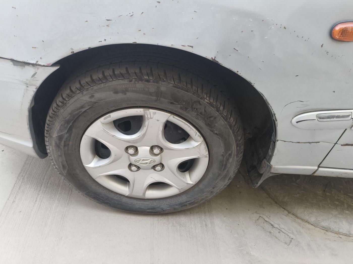 2011 Hyundai Accent GLE, Petrol, Manual, 1,03,834 km, tyre