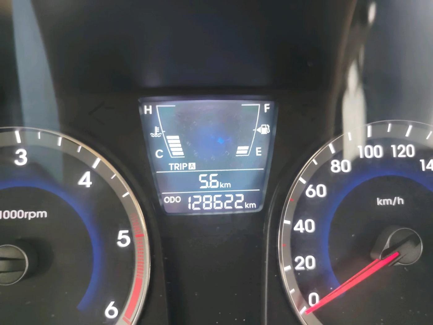 2014 Hyundai Verna FLUIDIC 1.6 CRDI SX, Diesel, Manual, 1,28,622 km, interior