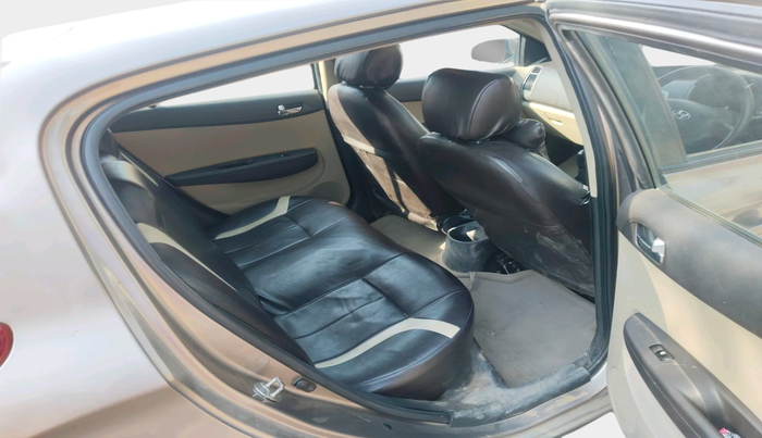 2013 Hyundai i20 MAGNA (O) 1.2, Diesel, Manual, 1,35,322 km, interior