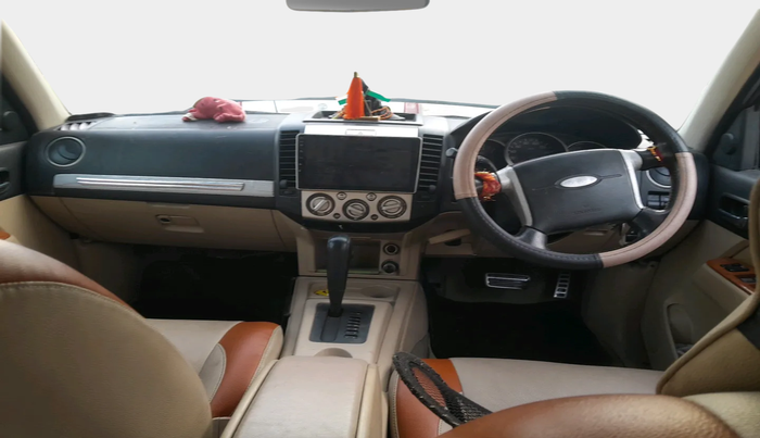 2010 Ford Endeavour 3.0L 4X4 AT, Diesel, Automatic, 1,41,511 km, interior